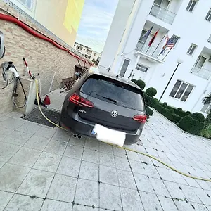 Lakaj 3*, Velipoja Albánia