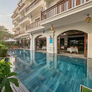 Hotel Odyssey & ****